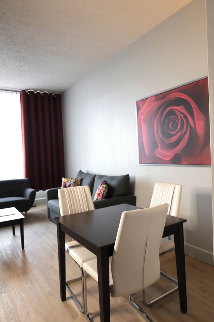 Travelodge by Wyndham Hotel & Convention Centre Quebec City