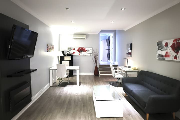 Travelodge by Wyndham Hotel & Convention Centre Quebec City