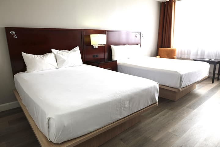 Travelodge by Wyndham Hotel & Convention Centre Quebec City
