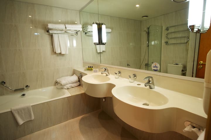 Adams Beach Hotel & Spa