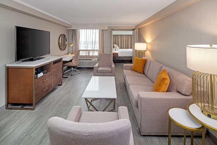 Crowne Plaza Toronto Airport by IHG