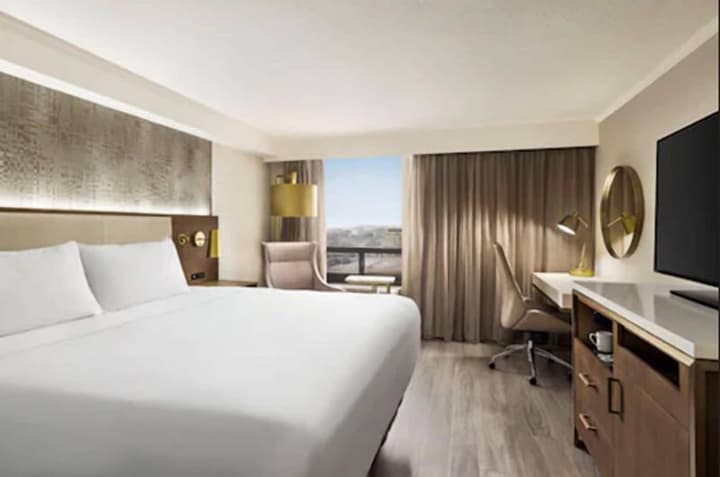 Crowne Plaza Toronto Airport by IHG