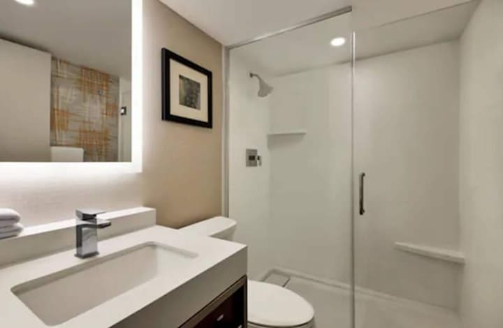 Crowne Plaza Toronto Airport by IHG