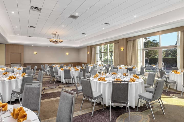 Embassy Suites by Hilton Anaheim South