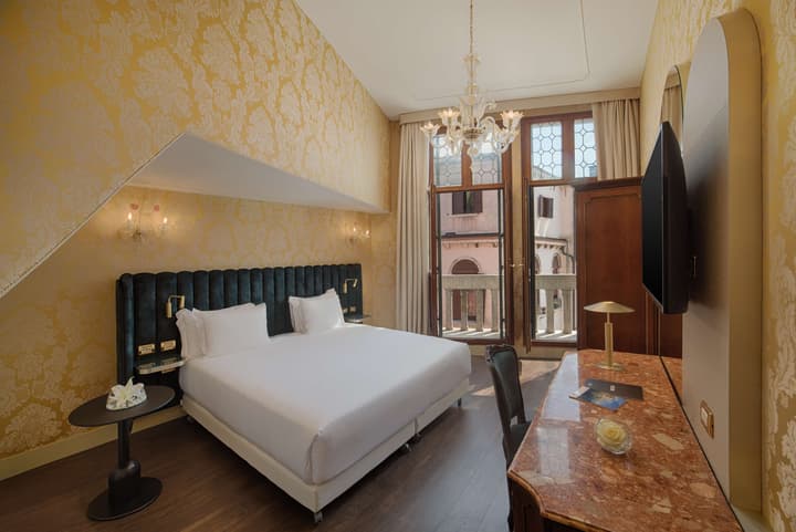 NH Venezia Santa Lucia