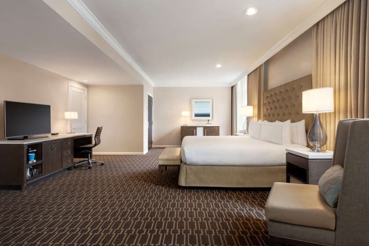 Hilton New Orleans/St. Charles Avenue