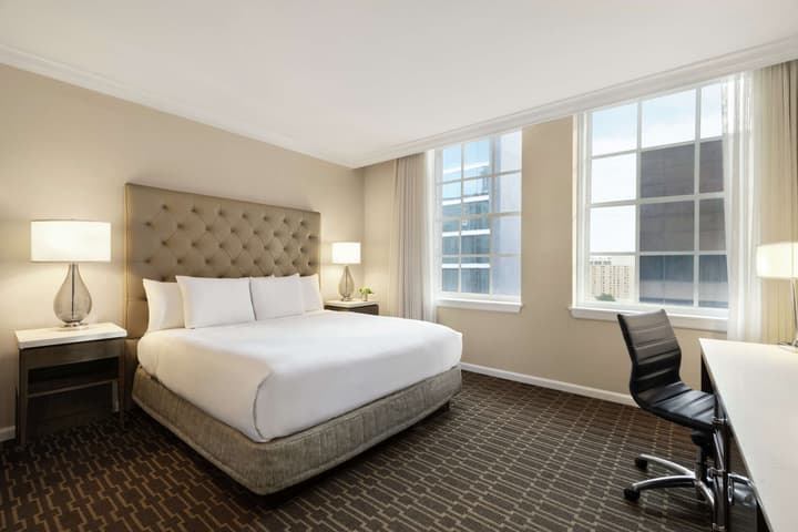Hilton New Orleans/St. Charles Avenue