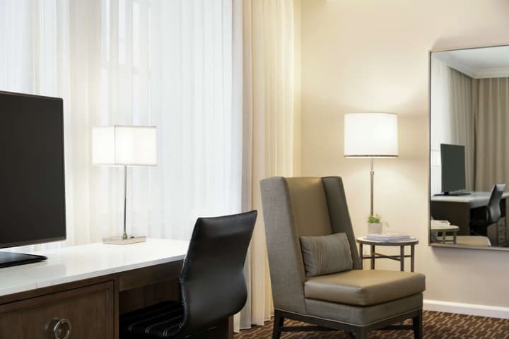 Hilton New Orleans/St. Charles Avenue