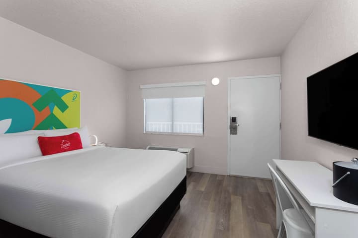 Travelodge by Wyndham Orlando Lake Buena Vista South