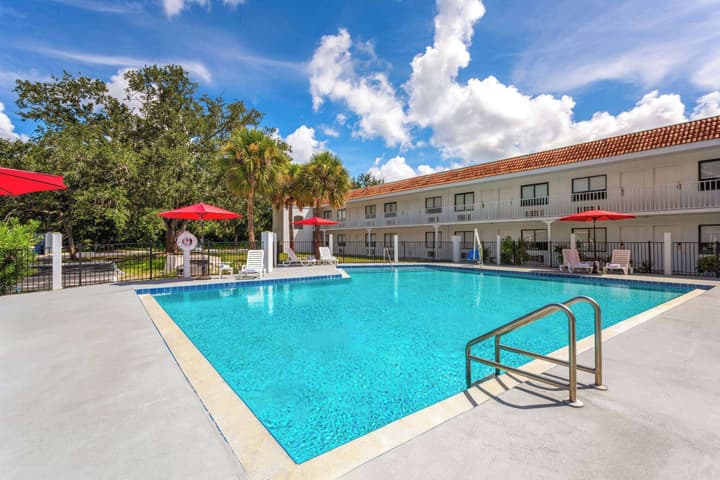 Travelodge by Wyndham Orlando Lake Buena Vista South