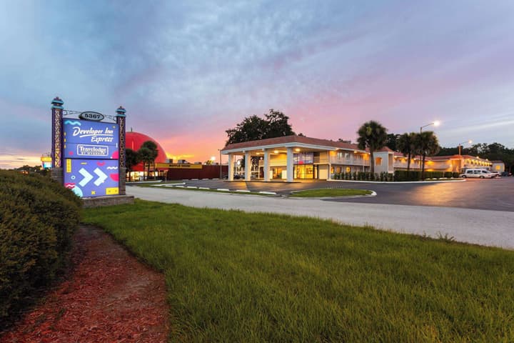 Travelodge by Wyndham Orlando Lake Buena Vista South