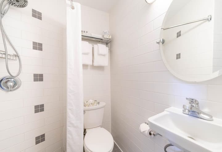 Executive - The Inn at Whistler Village & Mountainside Hotel