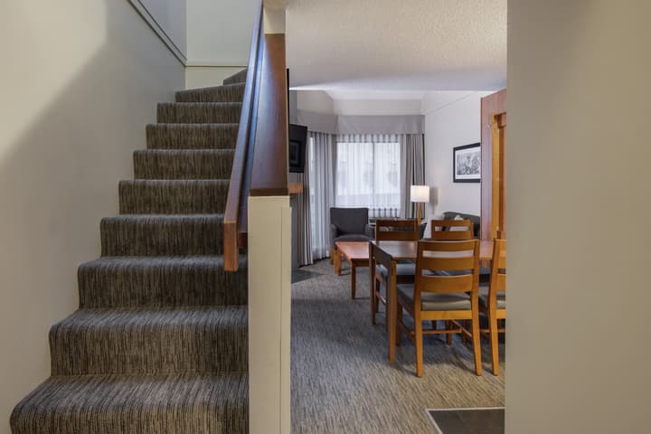 Whistler Village Inn And Suites