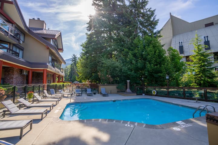 Whistler Village Inn And Suites