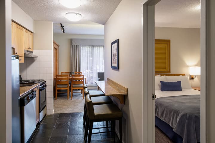 Whistler Village Inn And Suites