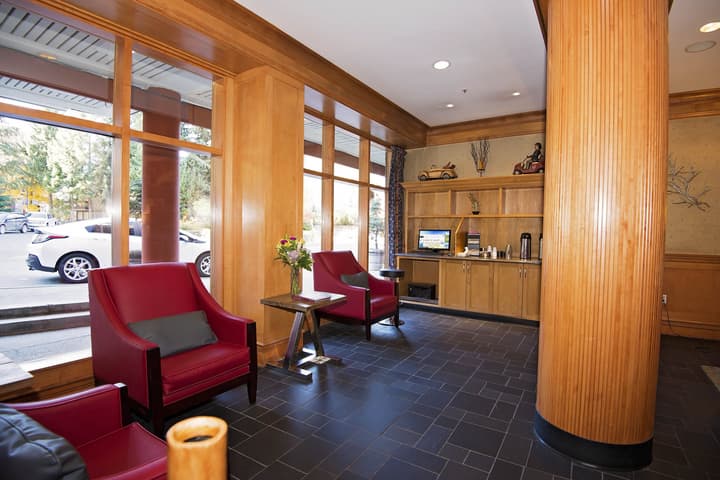 Whistler Village Inn And Suites