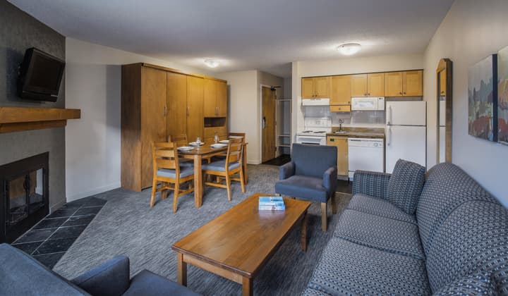 Whistler Village Inn And Suites