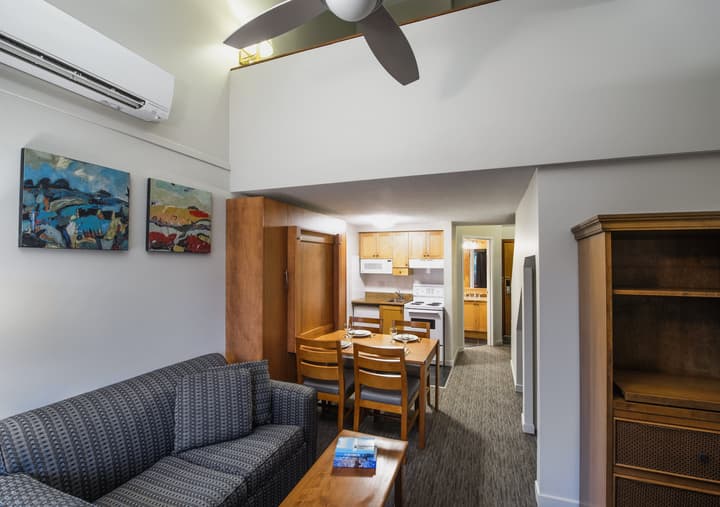 Whistler Village Inn And Suites