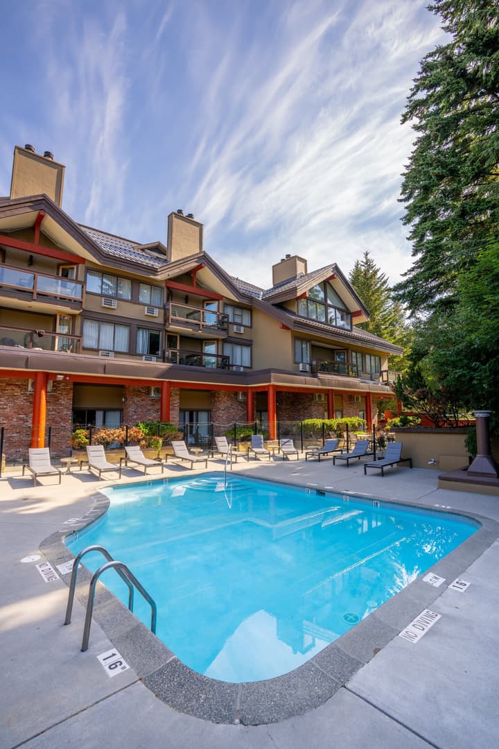 Whistler Village Inn And Suites