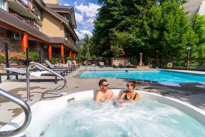 Whistler Village Inn And Suites