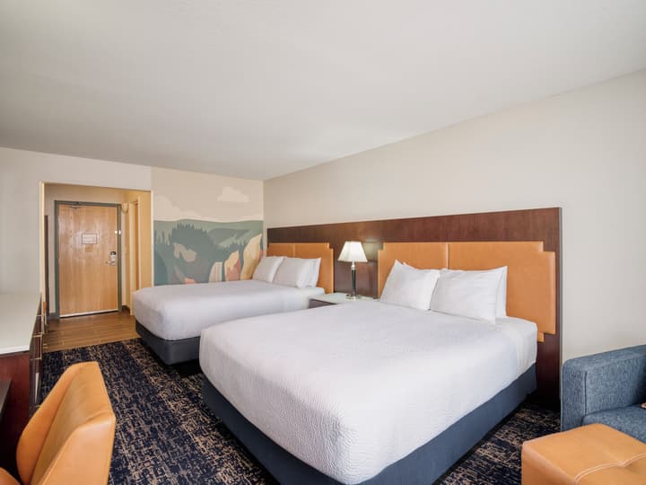 Gray Wolf Inn & Suites
