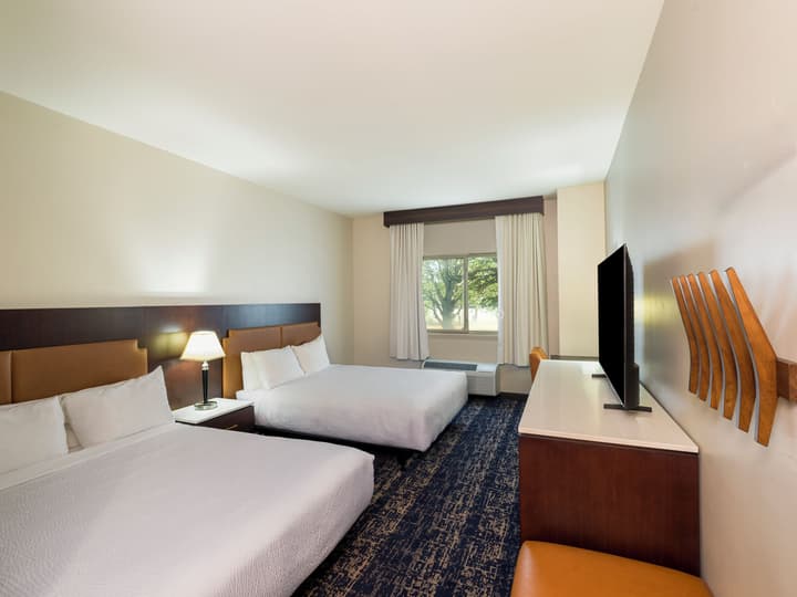 Gray Wolf Inn & Suites