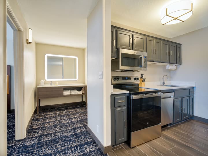 Gray Wolf Inn & Suites