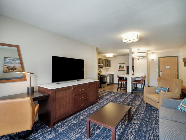 Gray Wolf Inn & Suites