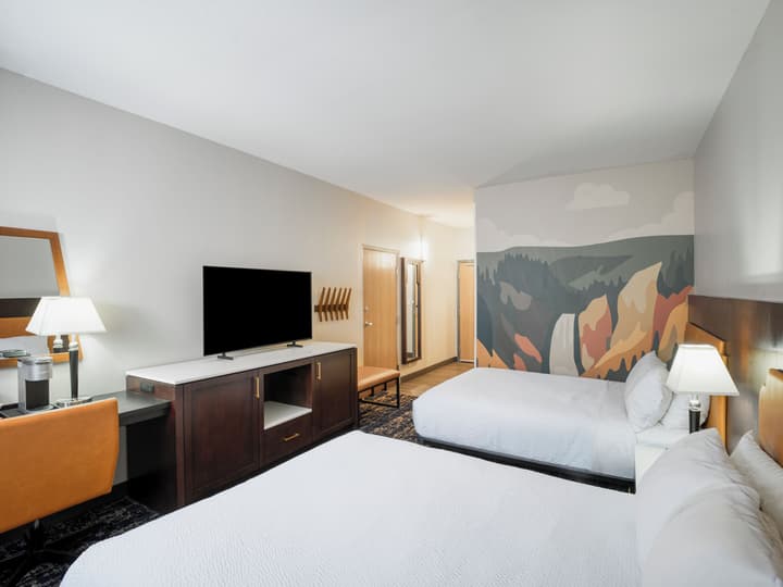 Gray Wolf Inn & Suites