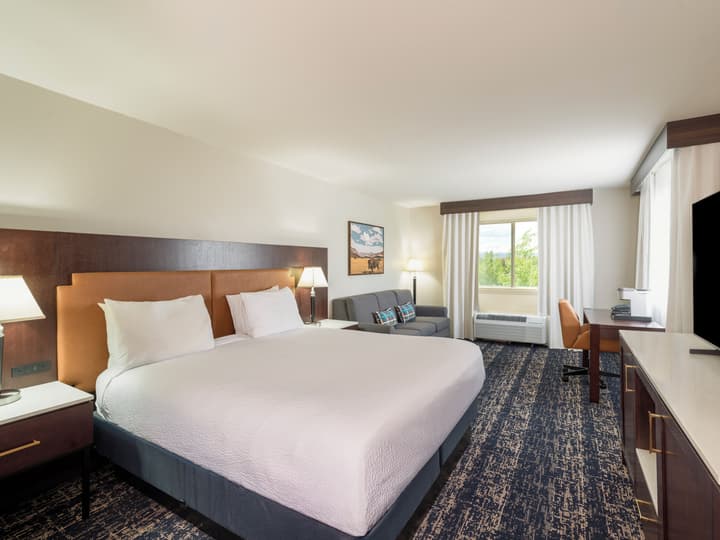 Gray Wolf Inn & Suites