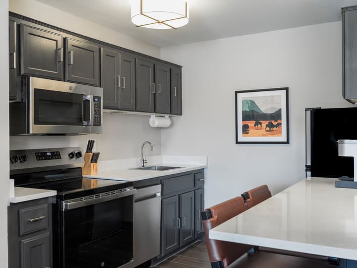 Gray Wolf Inn & Suites