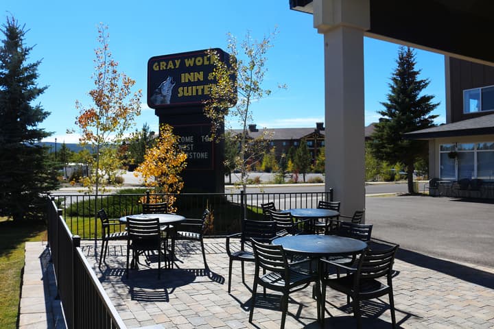Gray Wolf Inn & Suites