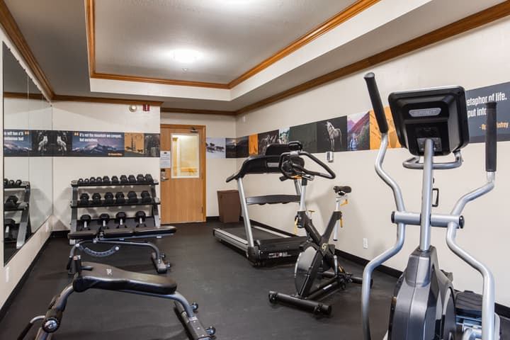 Gray Wolf Inn & Suites