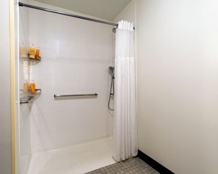 Gray Wolf Inn & Suites