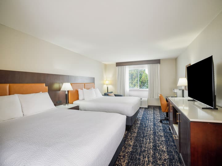 Gray Wolf Inn & Suites