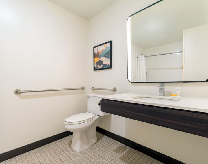 Gray Wolf Inn & Suites