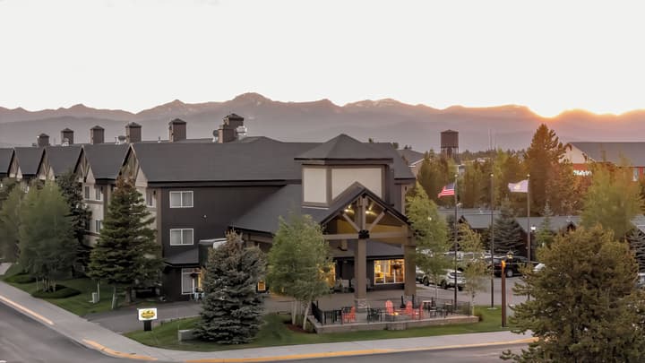 Gray Wolf Inn & Suites