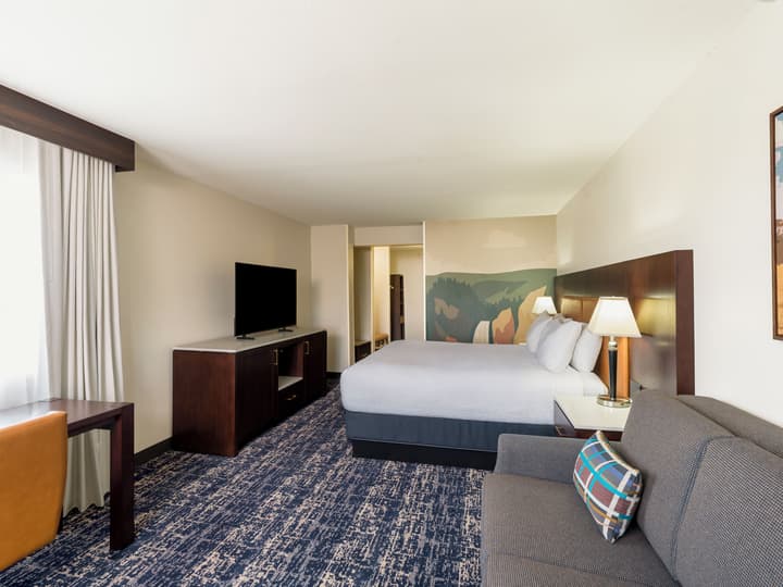Gray Wolf Inn & Suites