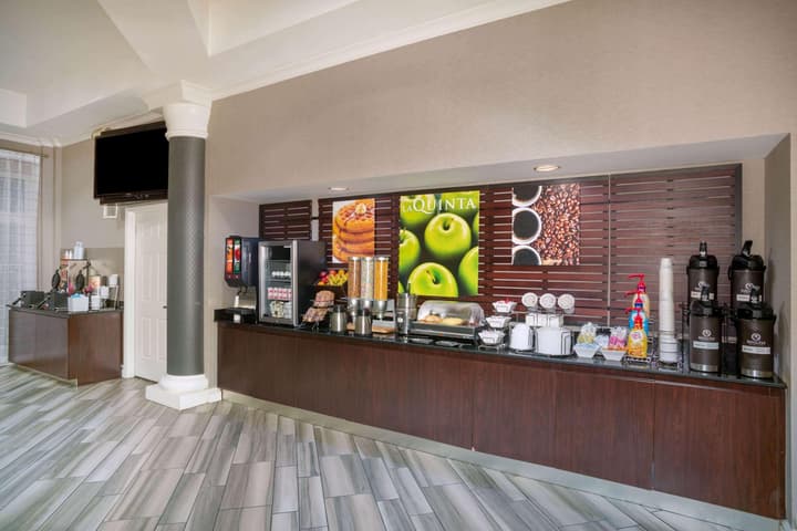 La Quinta Inn & Suites by Wyndham St. Louis Westport