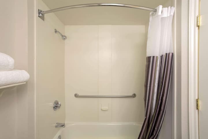 La Quinta Inn & Suites by Wyndham St. Louis Westport