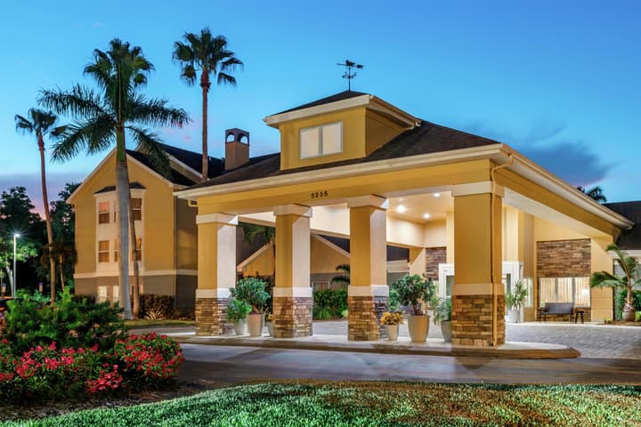 Homewood Suites by Hilton - Fort Myers