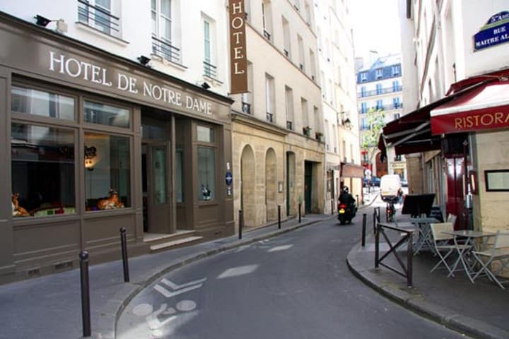 Hotel De Notre Dame Maître Albert
