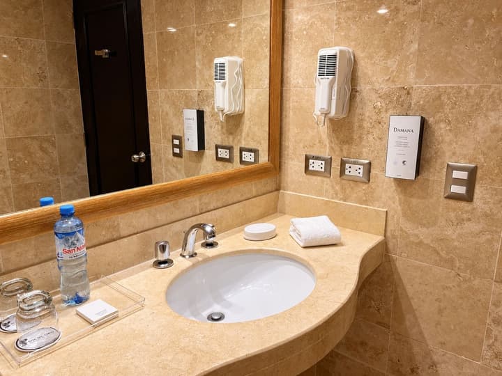 Sol de Oro Hotel & Suites