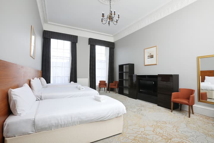 Cairn Hotel