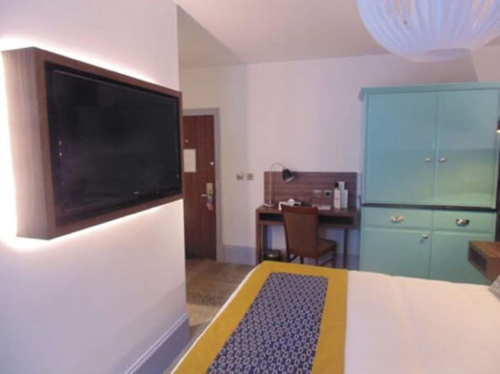 Cairn Hotel