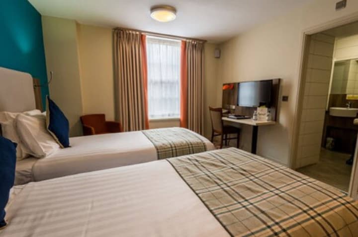 Cairn Hotel