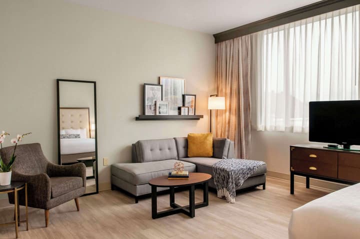 St Charles Coach House, an Ascend Collection Hotel