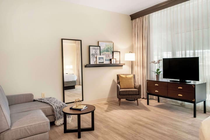 St Charles Coach House, an Ascend Collection Hotel