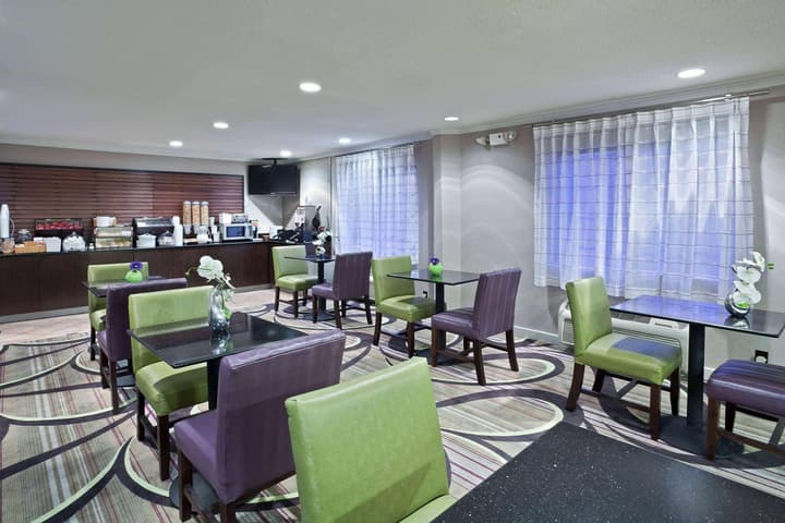 La Quinta Inn & Suites by Wyndham Cleveland Macedonia