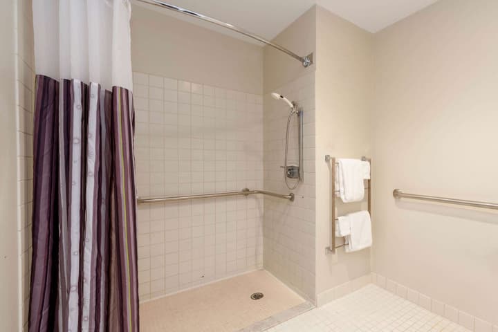La Quinta Inn & Suites by Wyndham Cleveland Macedonia